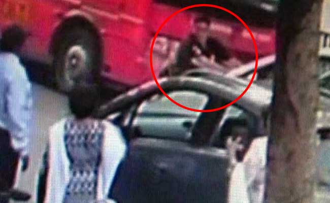 Mumbai Cop Ran Into Pedestrian On Purpose. Video Will Shock You