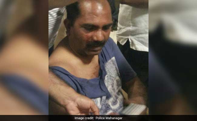 ठाणे के डिप्टी म्युनिसिपल कमिश्नर की ठेलेवालों ने की बेरहमी से पिटाई...