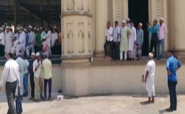 Chaos At Kolkata's Tipu Sultan Mosque, Fatwa-Imam Not Allowed To Lead Prayers