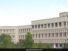 अदालत के एक कर्मी ने न्यायिक कार्यवाही को 'हाईजैक' कर लिया : न्यायाधीश अदालत के एक कर्मी ने न्यायिक कार्यवाही को 'हाईजैक' कर लिया : न्यायाधीश