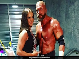 14 बार के चैंपियन रेसलर ने मुंबई इंडियंस को भेजी WWE बेल्ट, भारतीय क्रिकेट पर WWE इसलिए छिड़क रहा 'जान'! 14 बार के चैंपियन रेसलर ने मुंबई इंडियंस को भेजी WWE बेल्ट, भारतीय क्रिकेट पर WWE इसलिए छिड़क रहा 'जान'!