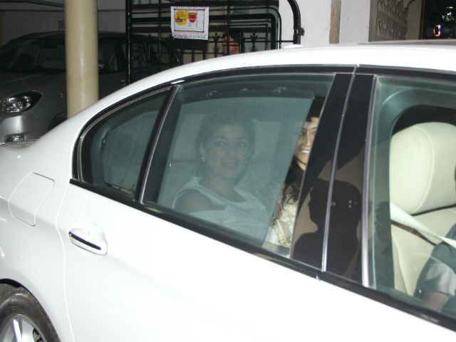 Twinkle Khanna Spotted Partying With Hrithik Roshan, Sussanne Khan. Here Are Pics