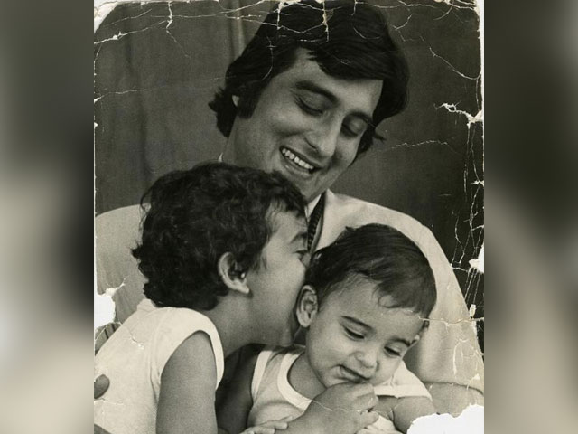 विनोद खन्ना के बड़े बेटे राहुल की 5 फोटो, छोटे भाई अक्षय खन्ना जैसी नहीं मिली सक्सेस, कहा था- वो माहौल कभी..