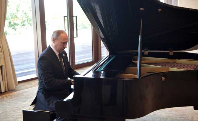 Vladimir Putin Blames Off-Key Piano For Hesitant Musical Rendition