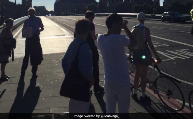 Police Close Off London's Westminster Bridge Over Unattended Vehicle