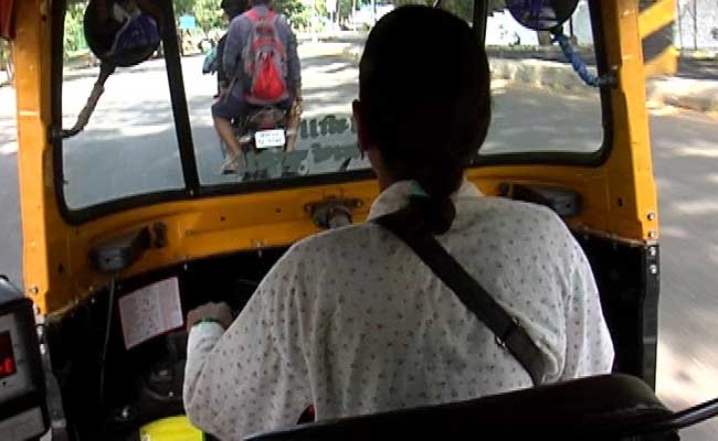 Mumbai's Auto Rickshaw Drivers Feel the Coronavirus Pinch