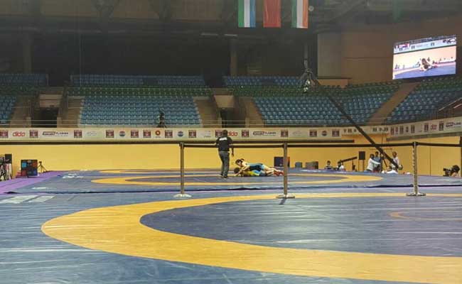 असली दंगल से क्यों छिटक रहे हैं दर्शक: क्या गोल्ड मेडल को लेकर आपको भी शिकायत है?