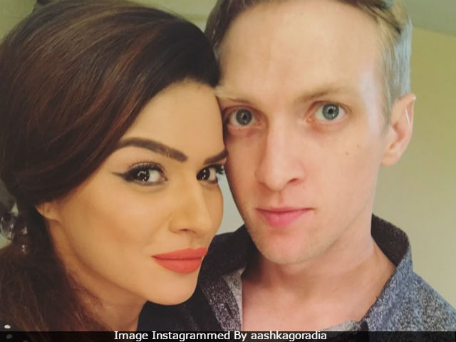 <i>Nach Baliye 8</i> Done. Aashka Goradia, Fiance Brent Goble Holiday In Goa. See Pics