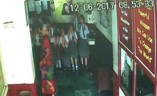 अहमदाबाद : छात्रा ने बनाई दो की जगह एक चोटी, स्कूल में सजा मिली- 200 उठक-बैठक...