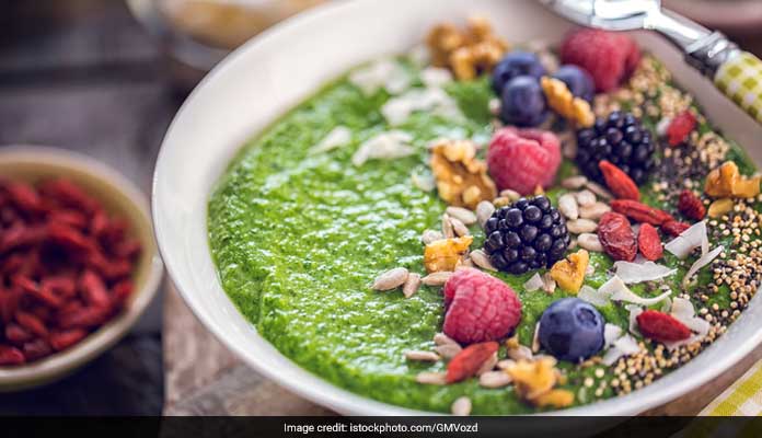 Food To Lower Uric Acid: सर्दियों में बढ़ जाती है यूरिक एसिड के मरीजों की समस्या, कंट्रोल करने वाले ये फूड्स हैं अचूक उपाय!