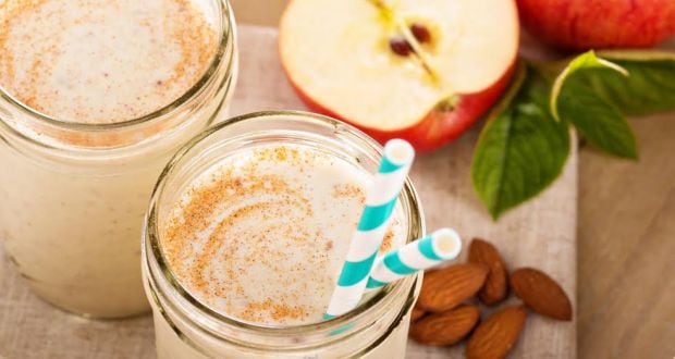 High-Protein Diet: This Protein-Rich Apple And Chia Smoothie Is Sure To Keep Cravings At Bay!