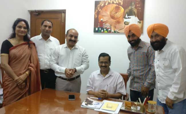 2014 के बाद अरविंद केजरीवाल ने फिर लगाया जनता दरबार, जानें इस बार क्या हुआ