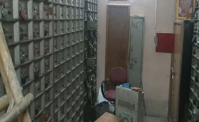 Near Delhi, Gang Bored Into Concrete Wall To Raid Bank Lockers