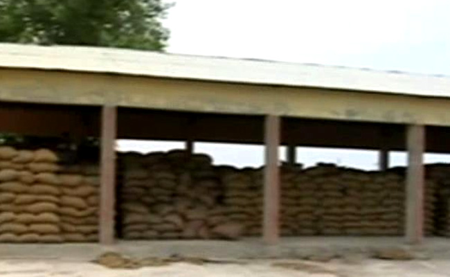 How A State-Induced Dal Glut May Have Sparked Maharashtra Farmer Protests