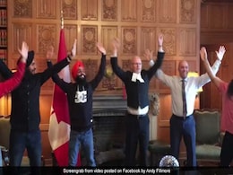 जब कनाडा के सांसद करने लगे भांगड़ा, Video हुआ वायरल जब कनाडा के सांसद करने लगे भांगड़ा, Video हुआ वायरल