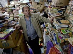 Colombian Garbage Man Builds Library From Discarded Books