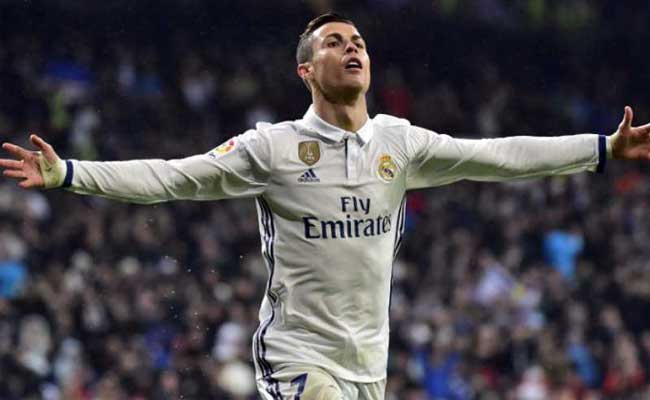 क्रिस्टियानो रोनाल्डो ने जीता साल के सर्वश्रेष्ठ खिलाड़ी का खिताब