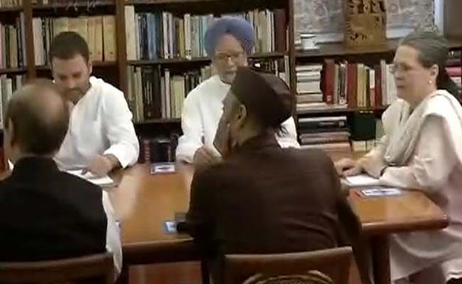 जम्मू-कश्मीर में संकट सरकार की घोर नाकामी को दिखाता है : कांग्रेस की बैठक में सोनिया गांधी