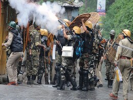 Stone Throwers Pose A Challenge To Security Forces In Darjeeling Stone Throwers Pose A Challenge To Security Forces In Darjeeling