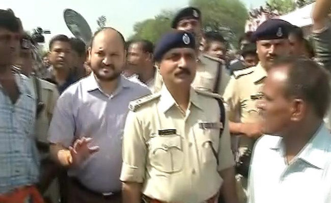 मंदसौर में पांच किसानों की मौत के बाद गुस्से में किसान, धक्का-मुक्की के बाद डीएम को भागना पड़ा