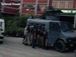 श्रीनगर के स्कूल में घुसे सब-इंस्पेक्टर के हत्यारे आतंकवादी, मुठभेड़ जारी श्रीनगर के स्कूल में घुसे सब-इंस्पेक्टर के हत्यारे आतंकवादी, मुठभेड़ जारी