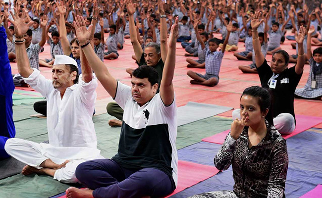 International Yoga Day 2017: Devendra Fadnavis Celebrates With Farmers' Children