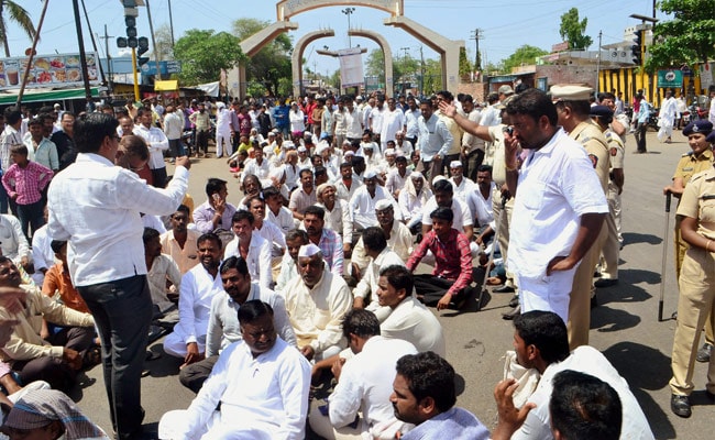 महाराष्ट्र में आंदोलन जारी, नहीं थम रहीं किसानों की आत्महत्याएं