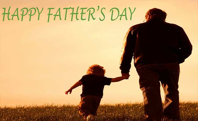 Father&rsquo;s day 2017: वॉट्सऐप और फेसबुक पर छाए हुए हैं ये SMS