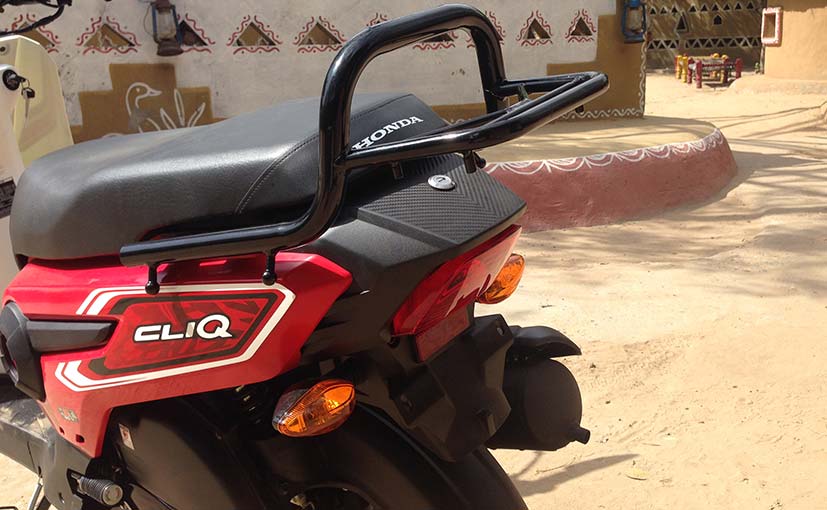 honda cliq gets a small optional luggage carrier