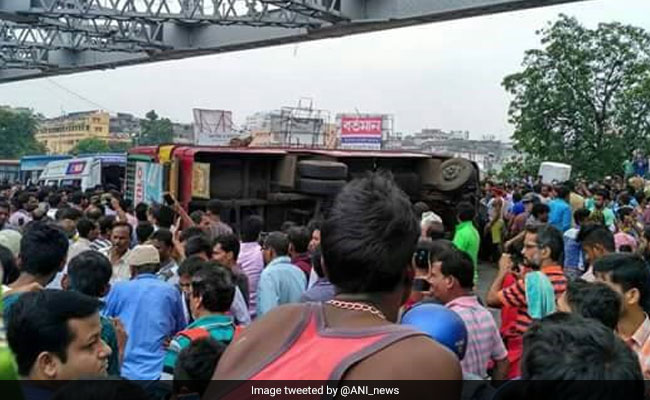 2 Killed After Bus Overturns On Kolkata's Howrah Bridge