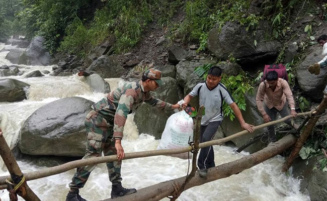 अरुणाचल प्रदेश : सेना ने भूस्खलन स्थल से 200 लोगों को बचाया