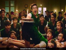 Jagga Jasoos song: 'गलती से मिस्टेक'  में अजब-गजब डांस करते नजर आ रहे हैं रणबीर कपूर Jagga Jasoos song: 'गलती से मिस्टेक'  में अजब-गजब डांस करते नजर आ रहे हैं रणबीर कपूर