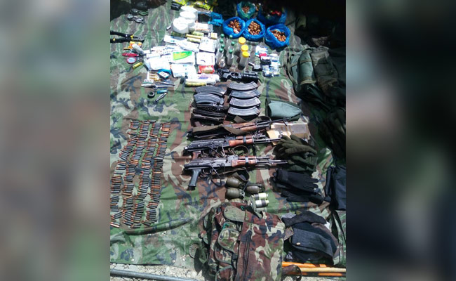 कश्मीर के नौगाम में मारे गए आतंकियों के पास मिले सामान पर लिखा है पाकिस्तान डिफेंस फोर्सेज, देखें तस्वीर