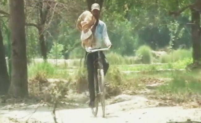 फिर इंसानियत हुई शर्मसार : 6 महीने की भांजी का शव साइकिल पर ढोने को मजबूर हुआ मामा