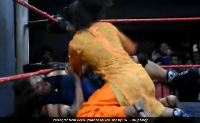 सलवार सूट में ही खली की शिष्या की पिटाई कर चुकी भारतीय लड़की अब WWE में कहर बरपाएगी, Video...
