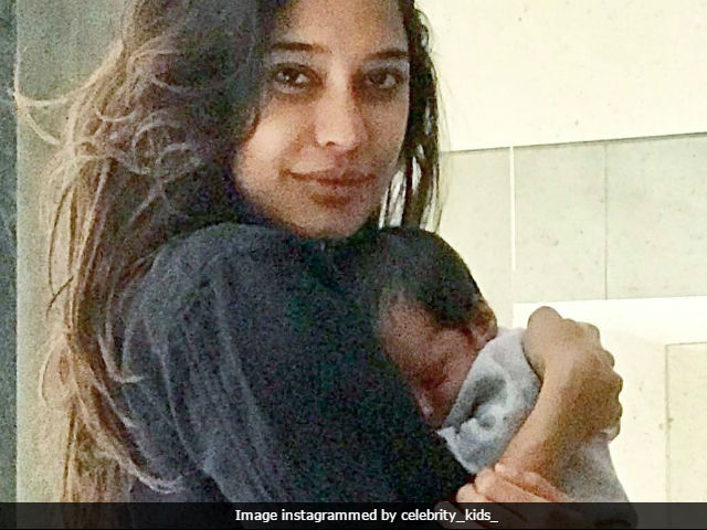 Sex Lisa Haydon Video - Viral: Lisa Haydon's Baby Son Zack Is New Internet Star