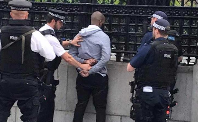 UK Police Fire Stun Gun At Knife-Wielding Man Near British Parliament