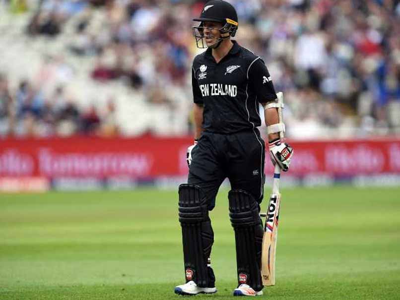 New Zealand's WICKET KEEPER Luke Ronchi Stock Photo - Alamy