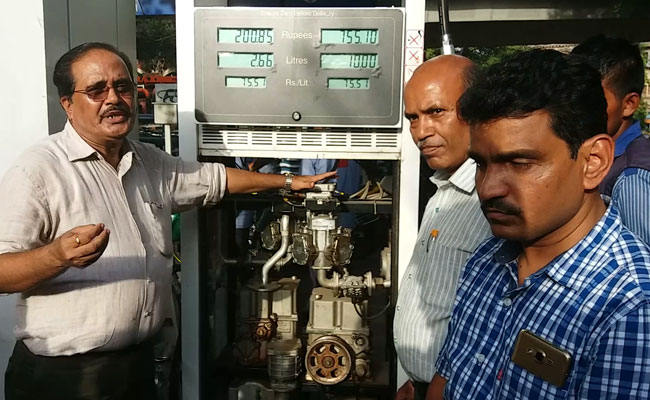 यूपी के बाद अब महाराष्ट्र में भी तेल चोरी को लेकर पेट्रोल पंपों के खिलाफ बड़े पैमाने पर कार्रवाई शुरू