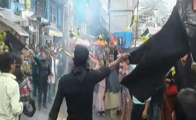 Black Flags For Mamata Banerjee In Darjeeling Over 'Bengali-Must' Policy