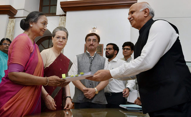 As Meira Kumar Files Nomination, Sonia Gandhi Delivers A Message