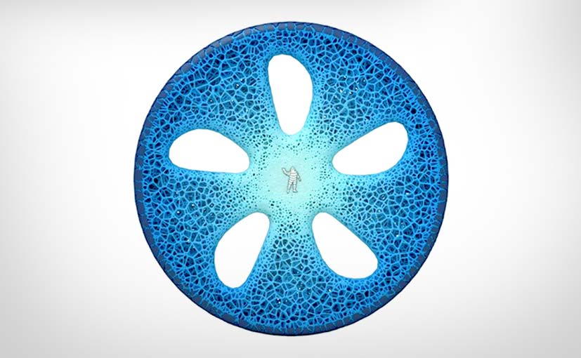The tyre that you see here has been built by a 3D printer and the material used, which draws on cold-cure technology, delivers the same performances as a conventional tread.