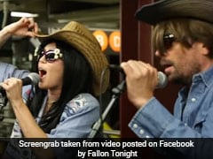 Miley Cyrus, Jimmy Fallon Go Undercover For Surprise Subway Concert