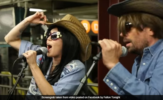 Miley Cyrus, Jimmy Fallon Go Undercover For Surprise Subway Concert