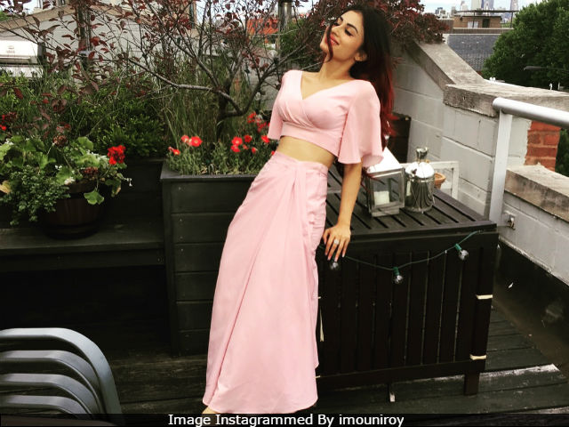 Mouni Roy Makes Chicago Look Stunning And Sets Holiday Goals, Both At Once