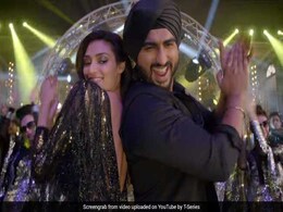 'मुबारकां' टाइटल सॉन्ग: इलियाना डिक्रूज और अथिया शेट्टी के साथ थिरकते दिखे अर्जुन कपूर 'मुबारकां' टाइटल सॉन्ग: इलियाना डिक्रूज और अथिया शेट्टी के साथ थिरकते दिखे अर्जुन कपूर