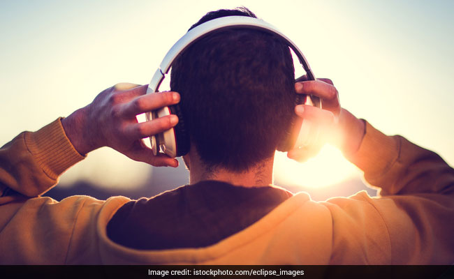 Listening To Music In Groups Can Alleviate Depression; Heres How
