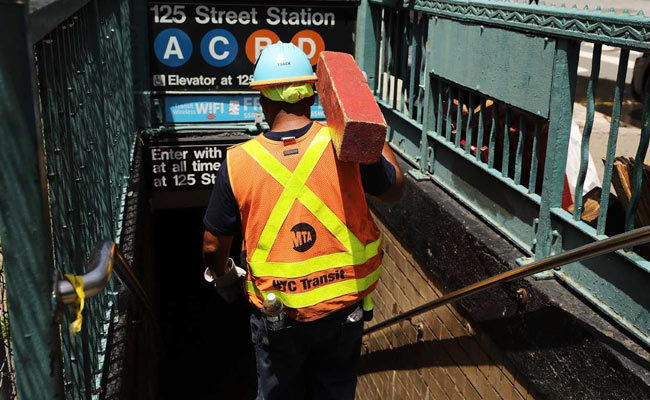 Dozens Injured In New York Subway Train Derailment