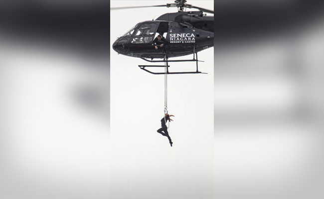 Watch: Daredevil Hangs By Her Teeth From Helicopter Over Niagara Falls