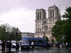 French Police Shoot Attacker Outside Notre Dame In Paris